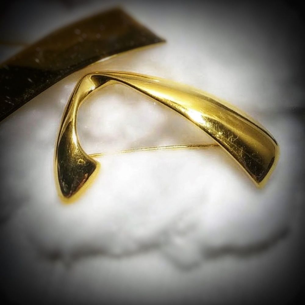 Vintage Shiny L-shape Gold Monet Brooch